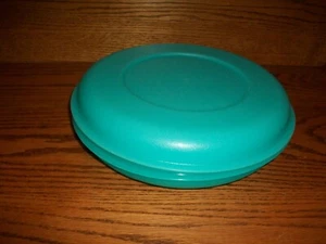 Tupperware ~ CARIBBEAN SEA TURQUOISE SMALL DIVIDED SERVING CENTER #1708-5 - Picture 1 of 1