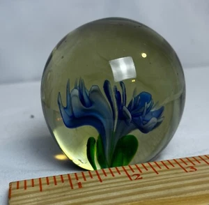 "Pisapapeles de vidrio floral azul coleccionables Dynasty Gallery Heirloom 3x3""" - Imagen 1 de 3