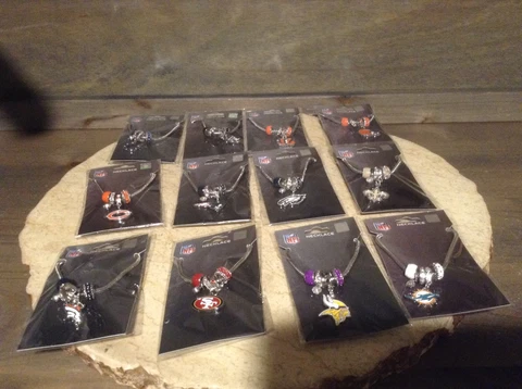 NFL WOMENS CHARM NECKLACE GREAT DEAL 12" NEW GREAT GIFT !! FOOTBALL FAN GIFT! Cover