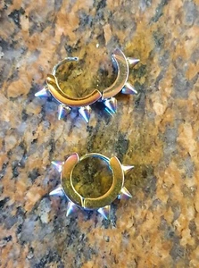 Stainless Steel Huggies 6 Spike Earrings Iridescent Colour Gothic/Punk FREE P&P - Picture 1 of 1