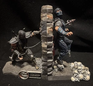 Mortal Combat Scorpion und Sub-Zero Buchstützen - Bild 1 von 6