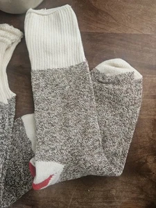 Juego de 2 calcetines de mono de tacón rojo Rockford vintage para manualidades de muñeca animal de peluche - Imagen 1 de 4