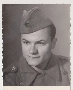 Zärtlich gutaussehender junger Mann attraktiver Kerl süß gut aussehender Mann Gay Int - Bild 1 von 1