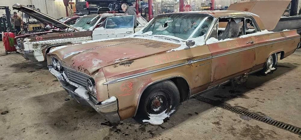 1963 OLDSMOBILE SUPER 88 DOBRADIÇA CAPÔ DIREITO 1067469 - Imagem 1 de 4