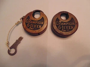 2 antike Messing Champion 6-Hebel Pfannkuchen Vorhängeschlösser eines mit Schlüssel - Bild 1 von 8