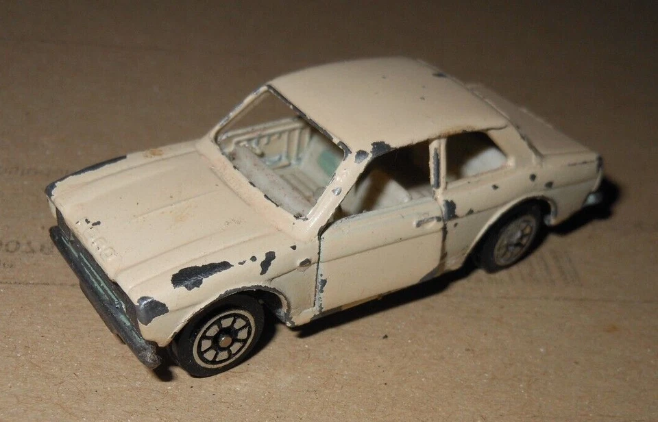 DIE CAST Polistil RJ 19 FORD ESCORT SCALA 1/60 BIANCO - Immagine 1 di 4