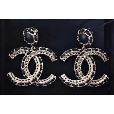 Chanel 22S XL Cuero Negro Dorado Logo CC Cadena Cuelga Pendientes Colgantes Foto 1 de 4