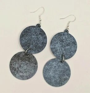 Pendientes hechos a mano | Divertidos y únicos | Doble círculo azul y negro - Imagen 1 de 3