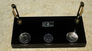 VINTAGE 1776-1976 SILBER DOLLAR 1776-1976 HALF DOLLAR SPB SCHREIBTISCH STIFTEHALTER GOLDPD - Bild 1 von 12