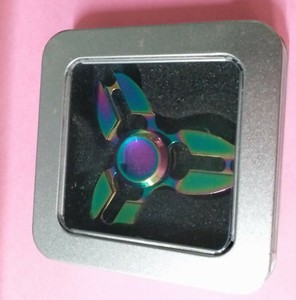 Griffe lisse à rabat en métal filateurs à main huile-arc-en-ciel-boîte en métal-jeu-intérieur-figurine jouet