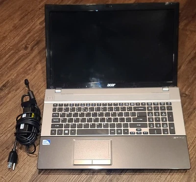 Acer Aspire v3-731 (2.2GHz Pentium B960, 4GB, 240GB SSD, 256GB HD, DVD, Win10) - Image 1 of 4