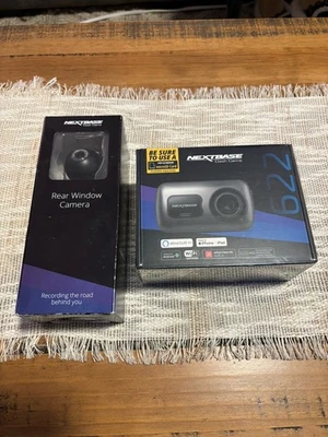 Cámara de tablero Nextbase 622GW con paquete de cámara trasera Foto 1 de 2