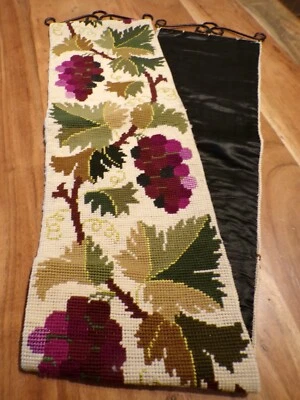 Linge ancien embrase en tapisserie avec poignées  en métal noir  ( ref 11 ) - Photo 1/4