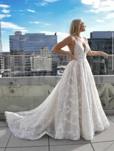 New Unaltered Ivory Martina Liana Wedding Dress Ball Gown Size 10 3D Floral 1325 - Picture 1 of 9