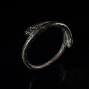Eisenzeitliches Armband mit Schlangenkopfenden 8. - 5. Jahrhundert v. Chr. - Bild 1 von 6
