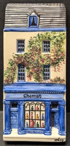 Hazle Ceramics "A Nation of Shopkeepers" Chemist Shop 8.5"H x 4"W Excelente - Imagen 1 de 6