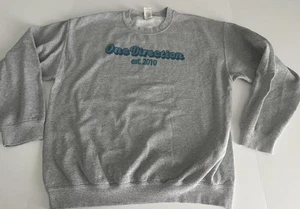 ONE DIRECTION Sweatshirt mit großem Rundhalsausschnitt grau blau GUC - Bild 1 von 2