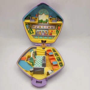 Vintage Polly Pocket 1992 Fast Food Restaurant Diner Purple Compact + 1 Doll - Picture 1 of 6