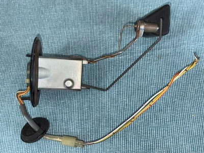 Unidad de envío de medidor de tanque de combustible flotador 83-88 Toyota Corolla Tercel 83320-19875 Japón Foto 1 de 4