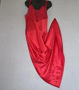 Maxi muñeca bebé vintage Victorias Secret camisón para mujer mediano encaje rojo etiqueta dorada - Imagen 1 de 14