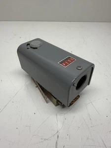Johnson Controls A19DAC-1C Surface Mounted Temperature Control - Picture 1 of 12