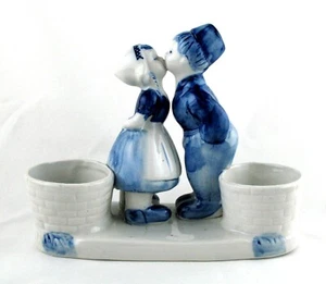 Porcelain Bloom-Rite Double Planter Dutch Boy & Girl Kissing Blue & White - Picture 1 of 13