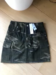 Topshop Womens Olive Camo Mini Skirt Cargo Pockets Zip Closure Size 4 Nwt - Picture 1 of 6