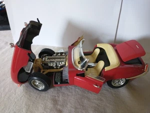 BURAGO Jaguar collectible car, red metal  - made in Italy, 1961, 1/18 scale - Picture 1 of 11
