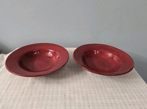 Juego de 2 tazones para sopa Pottery Barn Sausalito de 10" de borde ancho rojo Merlot - Imagen 1 de 10
