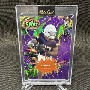 2025 Wild Card RJ Harvey Tri-Color 1/1 Rookie Denver Broncos - Imagen 1 de 2