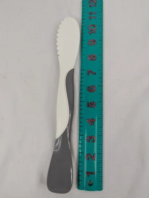 Scoop & Spread #1708 Pampered Chef 10.5 Inch Silicone Spatula Spoon Serrated - Image 1 of 4