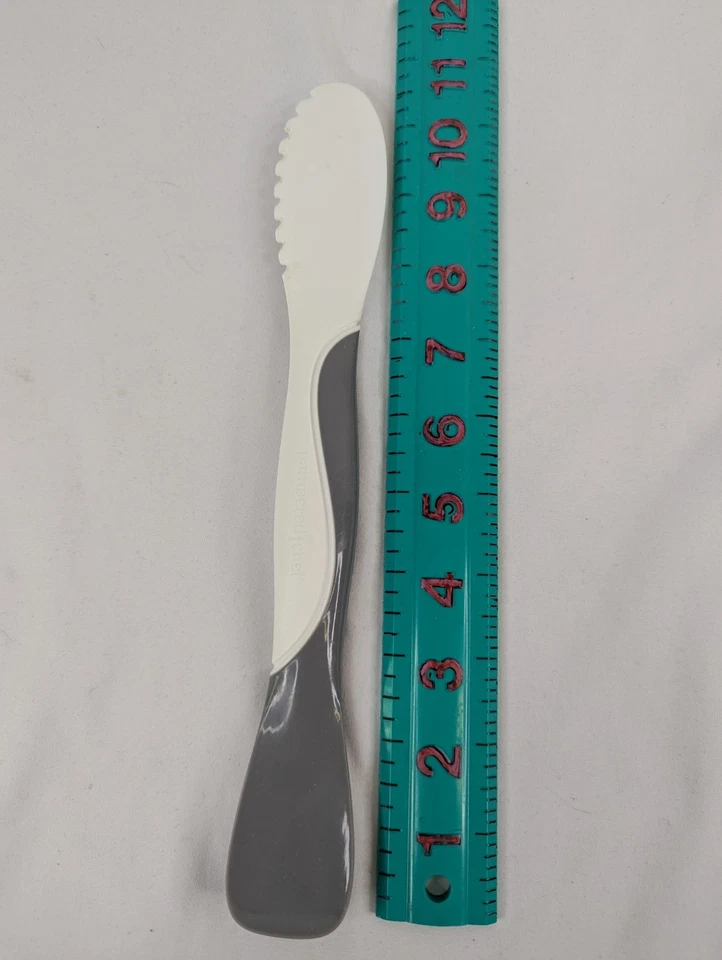 Scoop & Spread #1708 Pampered Chef 10.5 Inch Silicone Spatula Spoon Serrated - Image 1 of 4