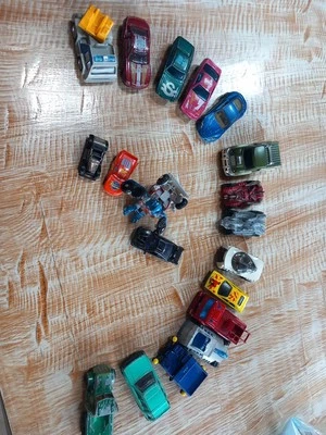 Lotto 19 Macchinine Vintage Da Collezione - Immagine 1 di 4