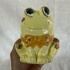VTG Retro MCM Glazed Ceramic Frog Bow Tie Daisies Spice Sugar Shaker Figurine - Picture 1 of 9