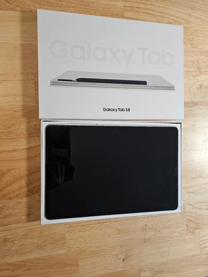Samsung Galaxy Tab S8 SM-X700 128 GB, Wi-Fi, 11 pulgadas - plateado Foto 1 de 1