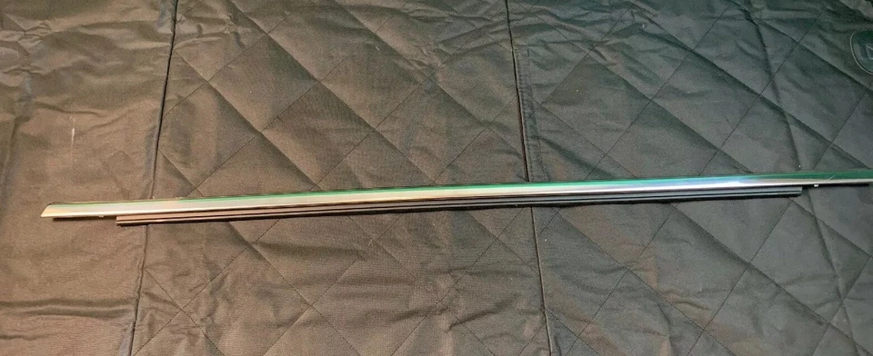 11-17 GMC EQUINOX TERRAIN Moldura de cinturón de puerta delantera LH/Driver 23193172 OEM Usado Foto 1 de 2