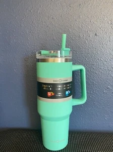 Hellgrün - doppelwandiger Vakuumisolierter Becher - 12 Stunden heiß / 24 Stunden kalt - Bild 1 von 7