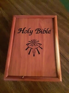 White Holy Bible, Dove of Peace, KJV, Hardcover, pictures, Wooden Case Box 8.5x6 - Picture 1 of 12