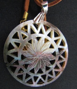 Sterling Silver And Carved Mother Of Pearl Necklace - Bild 1 von 6