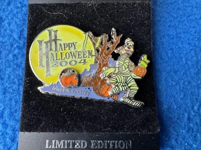WDW HAPPY HALLOWEEN 2004 PIN GOOFY DRESSED AS MUMMY LE 1500 MOMC - Изображение 1 из 2
