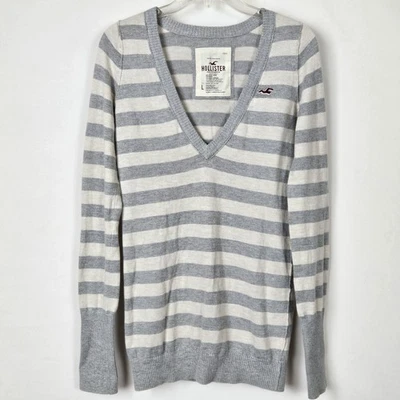Suéter ajustado vintage Hollister Y2K grande gris cuello en V profundo Bella Swan  Foto 1 de 4
