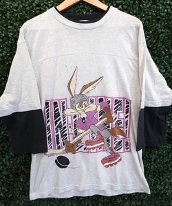 Maglia Warner Bros. Looney Tunes Wile E Coyote Hockey Raglan anni 90 vintage adulto M - Foto 1 di 9