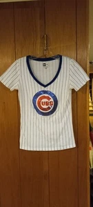 ¡NUEVA ERA Chicago Cubs Camisa Elegante Manga Corta para Mujer! ¡Elástico! Pequeño - Imagen 1 de 2