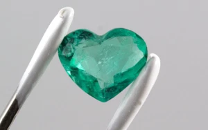1.85 Carat Heart Shape Natural Colombian Emerald Loose Gemstone - Picture 1 of 5