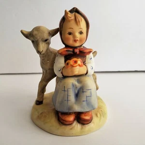 De colección Goebel Hummel 182 BUENOS AMIGOS TMK2 abeja completa Alemania cordero niña flores - Imagen 1 de 12