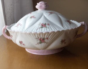 Shelley China Bridal Rose covered casserole dish~RARE~Pristine~made in England - Picture 1 of 8