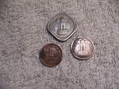 INDIA COINS ONE 1963 FIVE AND TWO 1957 COPPER ONE.S LOT OF 3 COINS - Image 1 of 2