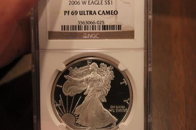 Hermosa moneda W PF 69 2006 ultra camafeo Silver Eagle sin manchas Foto 1 de 3