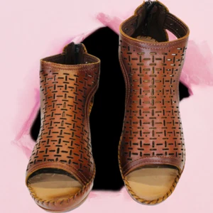 Leather Low Heels Platform Size 8 Women’s Hand Woven non-slip sole Brown Lobo So - Picture 1 of 9