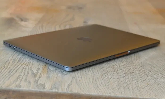 Apple MacBook Pro 13" 121GB SSD, Intel Core i5 7th Gen., 2.30 GHz, 8GB RAM)  - Image 1 of 4